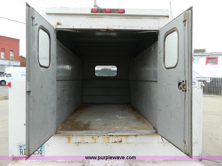 image for item D8732 1997 Ford F350 crew cab pickup truck