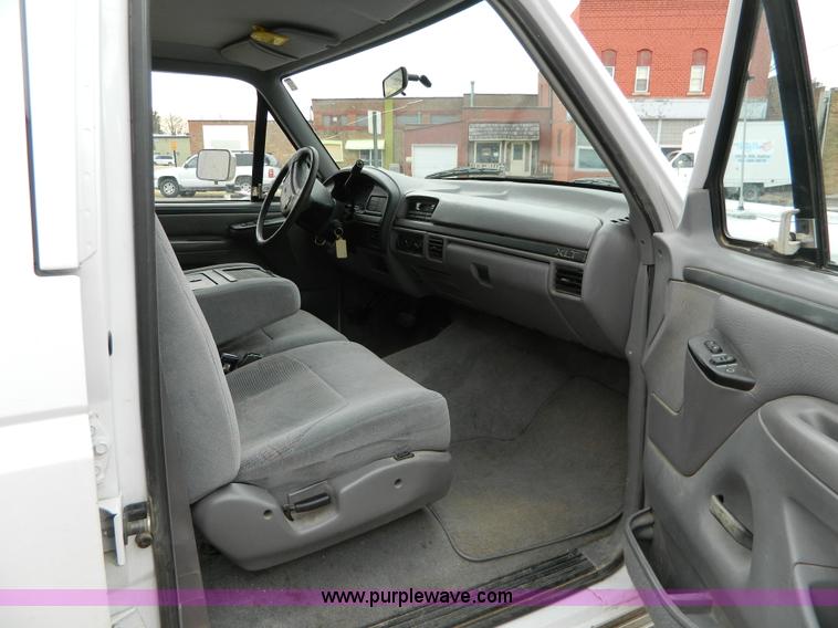 image for item D8732 1997 Ford F350 crew cab pickup truck