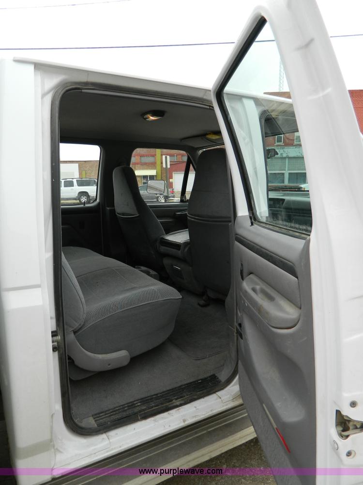 image for item D8732 1997 Ford F350 crew cab pickup truck