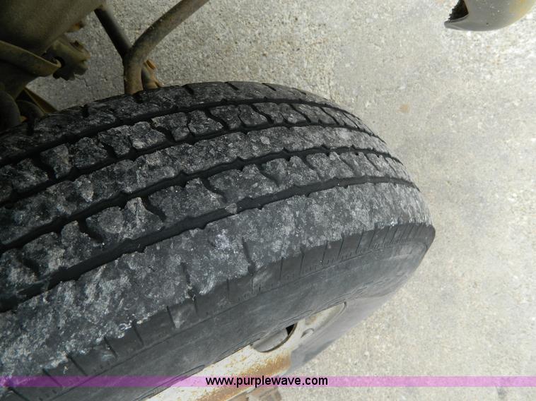 image for item D8732 1997 Ford F350 crew cab pickup truck