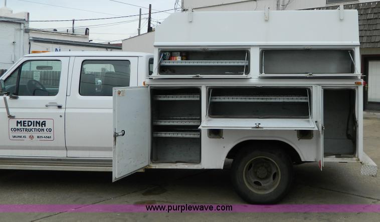 image for item D8732 1997 Ford F350 crew cab pickup truck