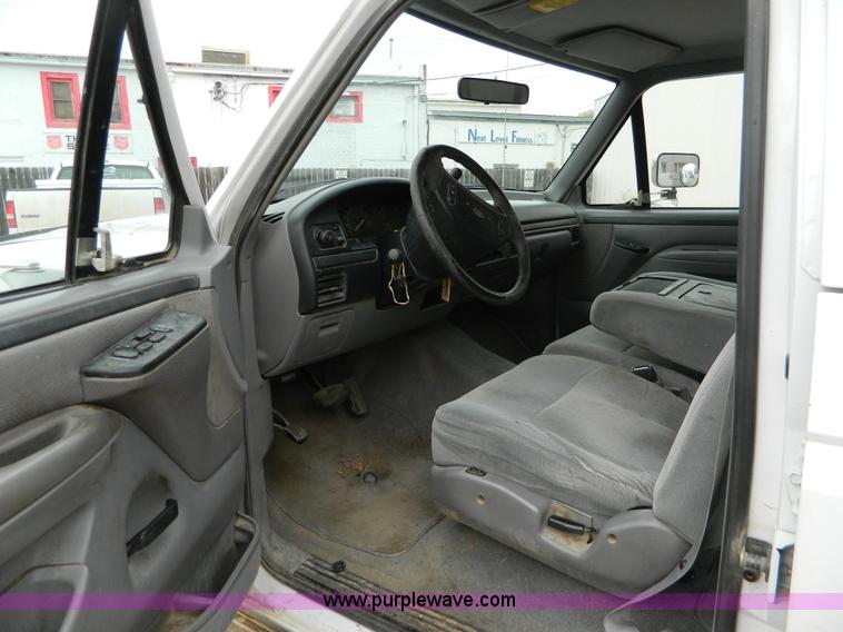 image for item D8732 1997 Ford F350 crew cab pickup truck