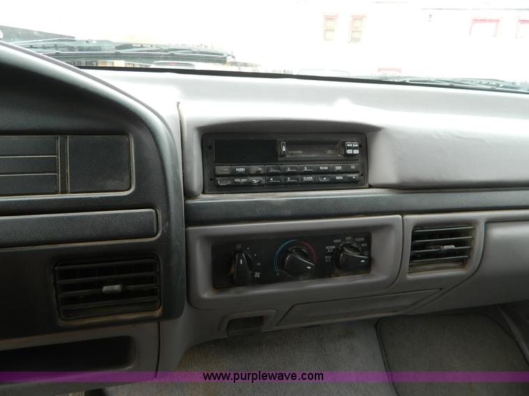 image for item D8732 1997 Ford F350 crew cab pickup truck