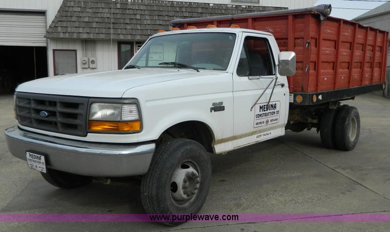 image for item D8734 1996 Ford F450 Super Duty dump truck