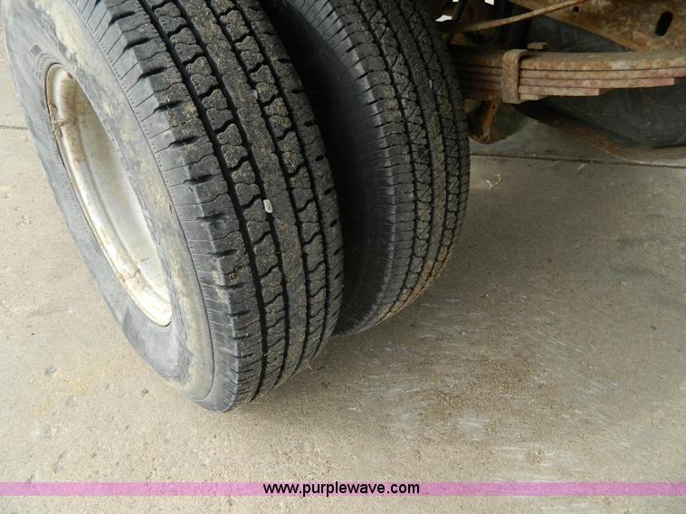 image for item D8734 1996 Ford F450 Super Duty dump truck