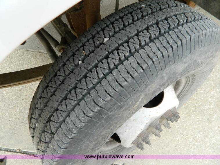 image for item D8734 1996 Ford F450 Super Duty dump truck