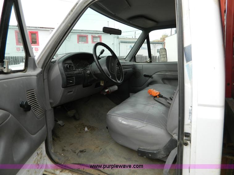 image for item D8734 1996 Ford F450 Super Duty dump truck