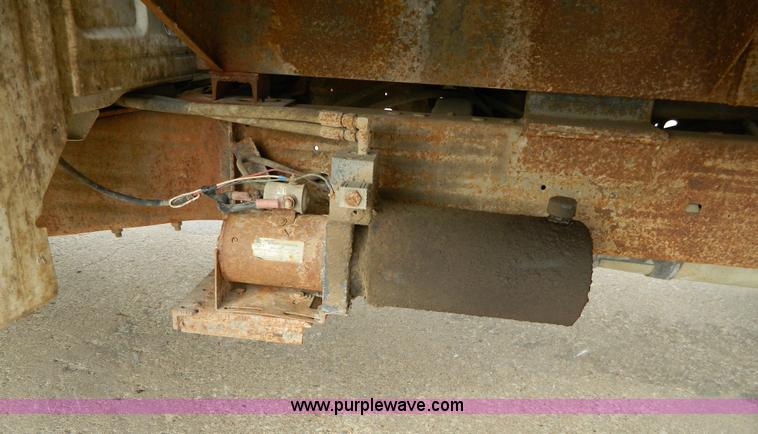 image for item D8734 1996 Ford F450 Super Duty dump truck