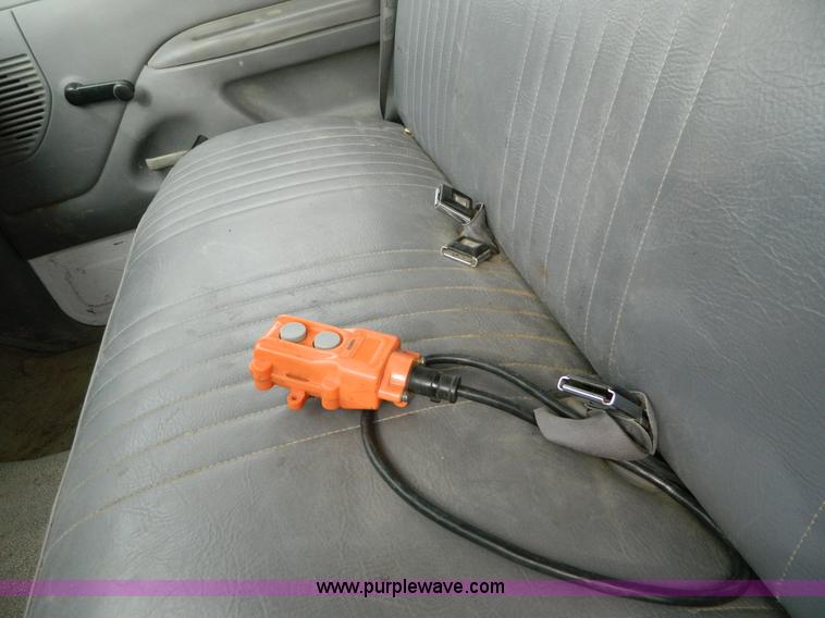 image for item D8734 1996 Ford F450 Super Duty dump truck