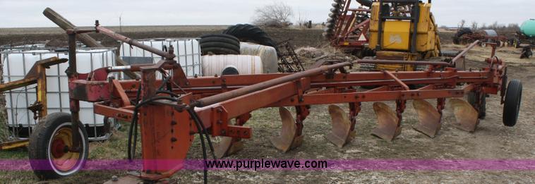 image for item A6653 Massey-Ferguson 880 plow