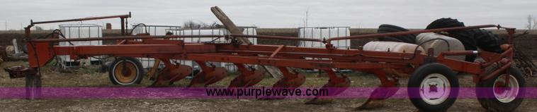 image for item A6653 Massey-Ferguson 880 plow