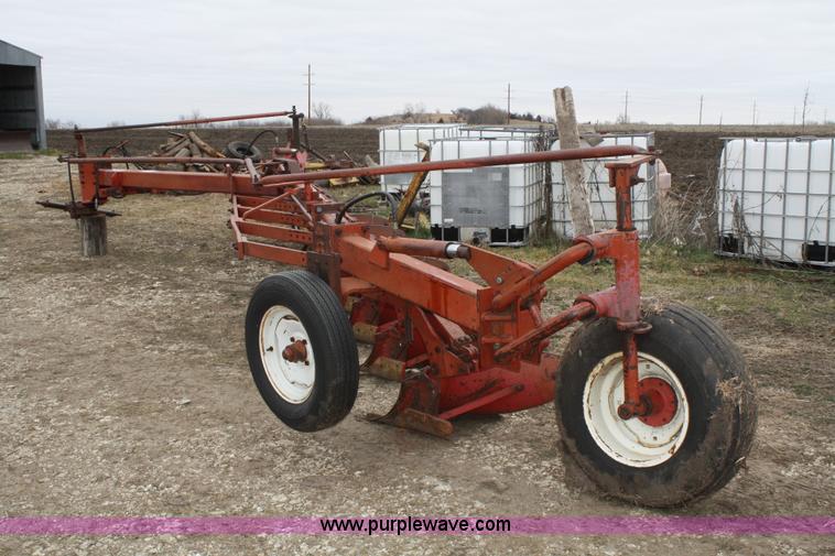 image for item A6653 Massey-Ferguson 880 plow