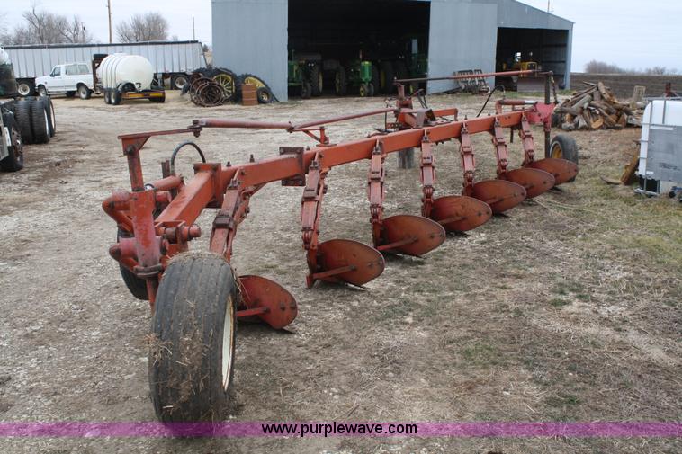 image for item A6653 Massey-Ferguson 880 plow