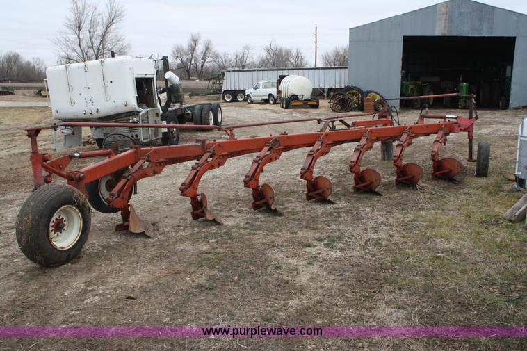image for item A6653 Massey-Ferguson 880 plow