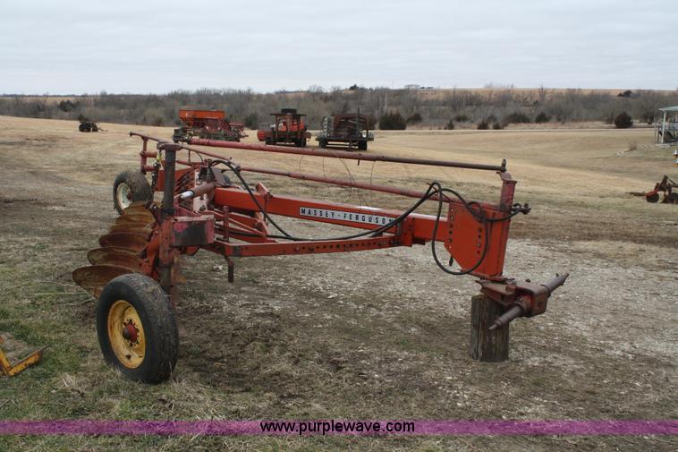 image for item A6653 Massey-Ferguson 880 plow