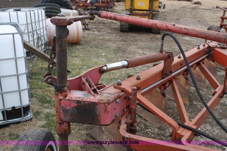image for item A6653 Massey-Ferguson 880 plow
