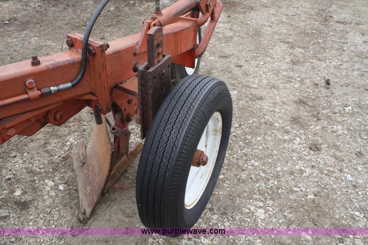 image for item A6653 Massey-Ferguson 880 plow