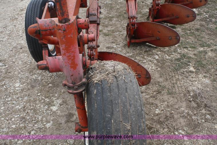 image for item A6653 Massey-Ferguson 880 plow