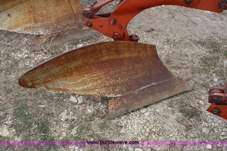 image for item A6653 Massey-Ferguson 880 plow