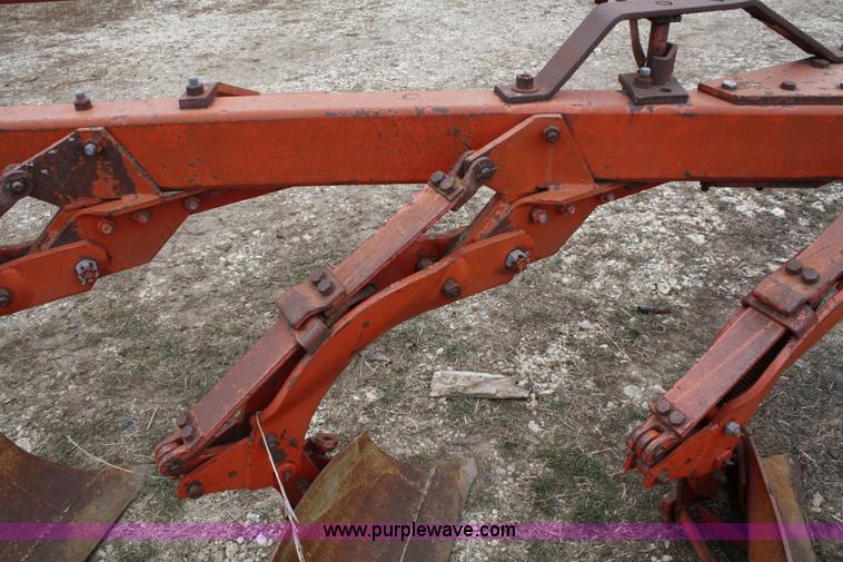 image for item A6653 Massey-Ferguson 880 plow