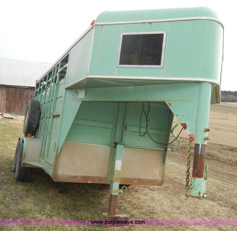 image for item A6696 1993 Rocky Mountain gooseneck stock trailer