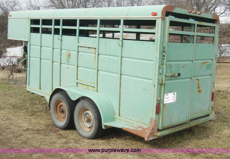 image for item A6696 1993 Rocky Mountain gooseneck stock trailer