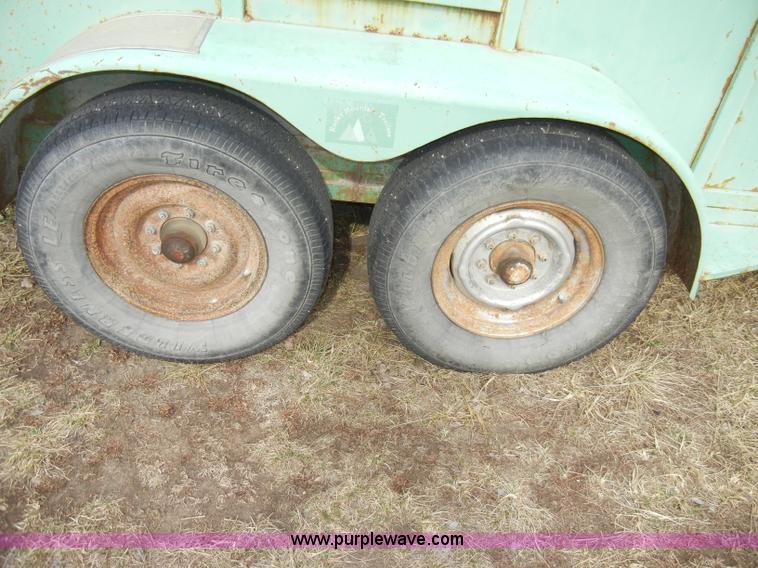 image for item A6696 1993 Rocky Mountain gooseneck stock trailer