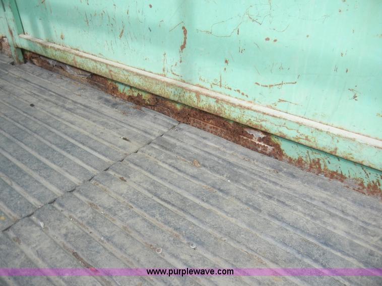 image for item A6696 1993 Rocky Mountain gooseneck stock trailer