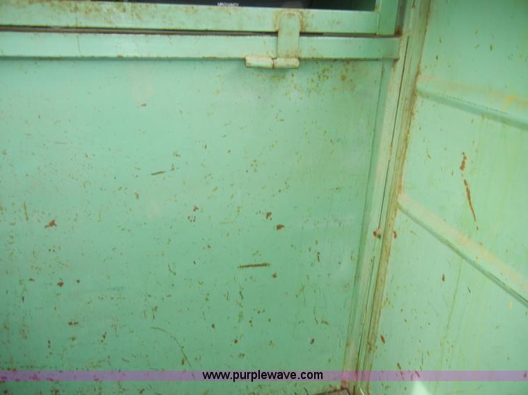 image for item A6696 1993 Rocky Mountain gooseneck stock trailer