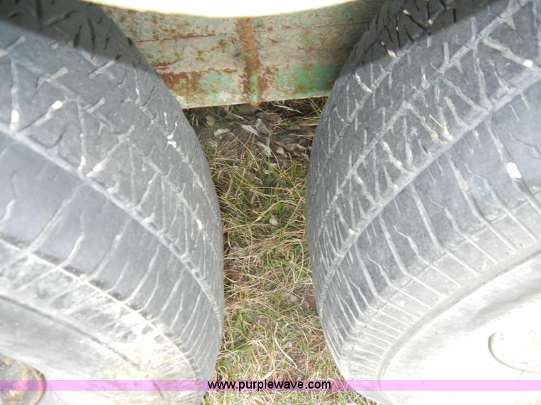 image for item A6696 1993 Rocky Mountain gooseneck stock trailer