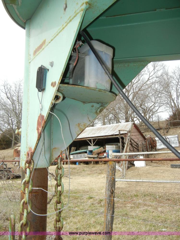 image for item A6696 1993 Rocky Mountain gooseneck stock trailer