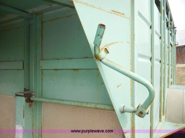 image for item A6696 1993 Rocky Mountain gooseneck stock trailer