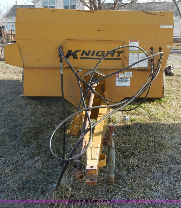 image for item A9975 Knight 1040 manure spreader