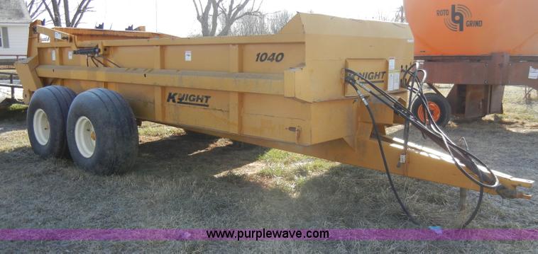image for item A9975 Knight 1040 manure spreader