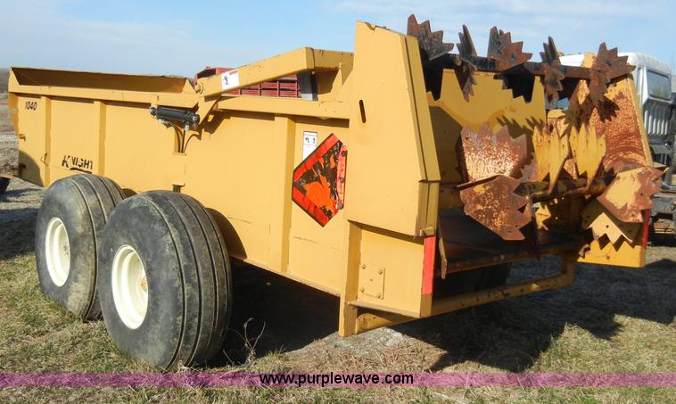 image for item A9975 Knight 1040 manure spreader