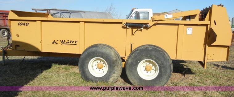image for item A9975 Knight 1040 manure spreader