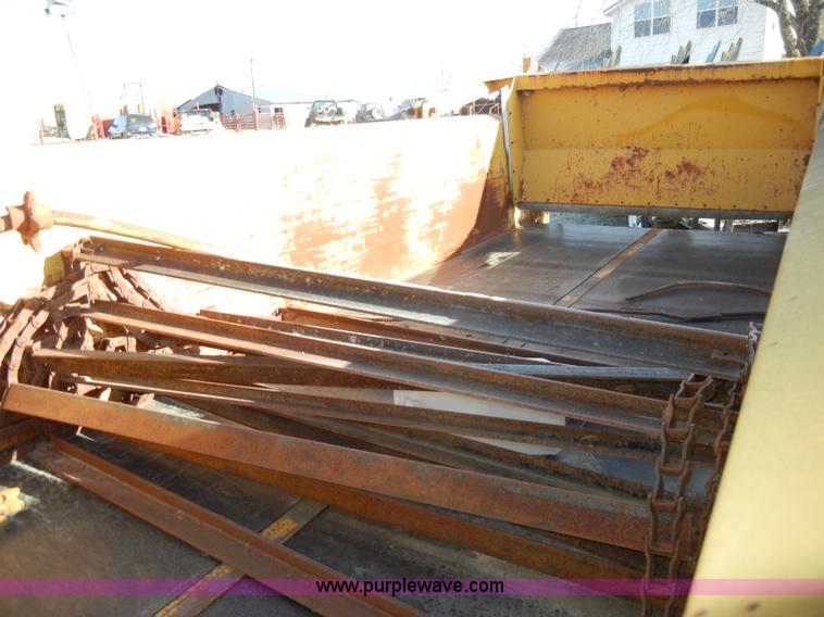 image for item A9975 Knight 1040 manure spreader