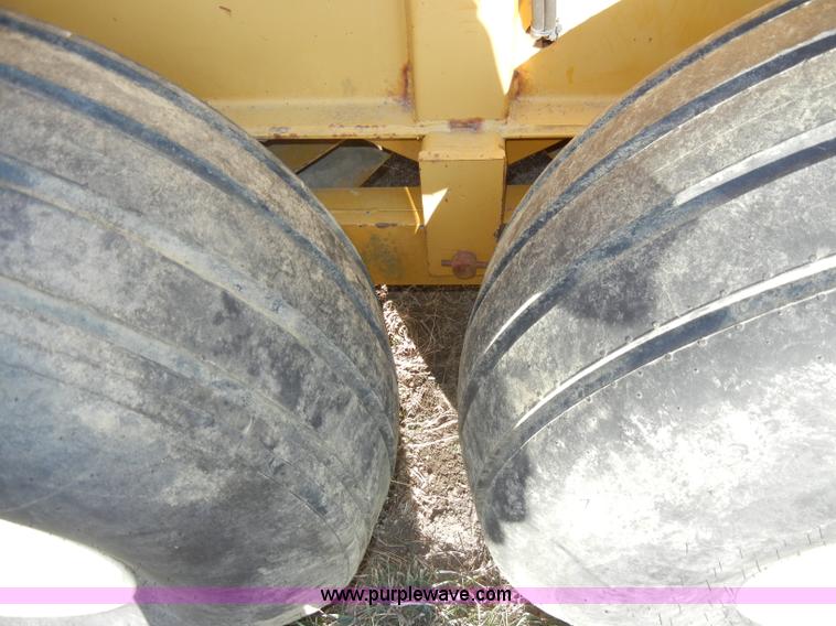 image for item A9975 Knight 1040 manure spreader