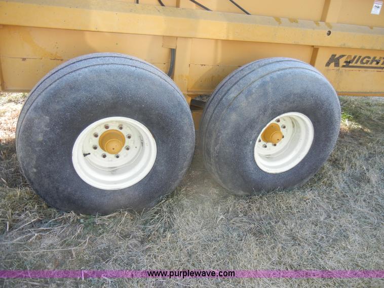 image for item A9975 Knight 1040 manure spreader