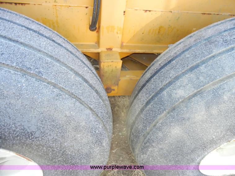 image for item A9975 Knight 1040 manure spreader