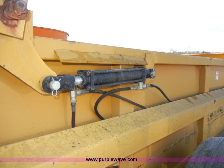 image for item A9975 Knight 1040 manure spreader