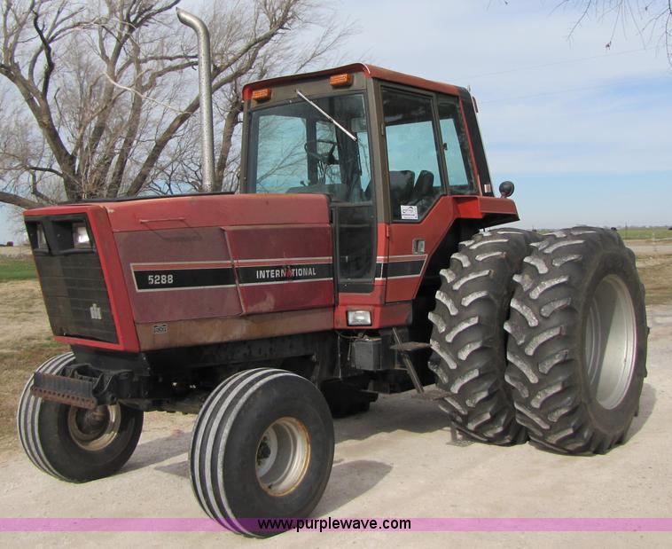 image for item B2167 1981 International Harvester 5288 tractor