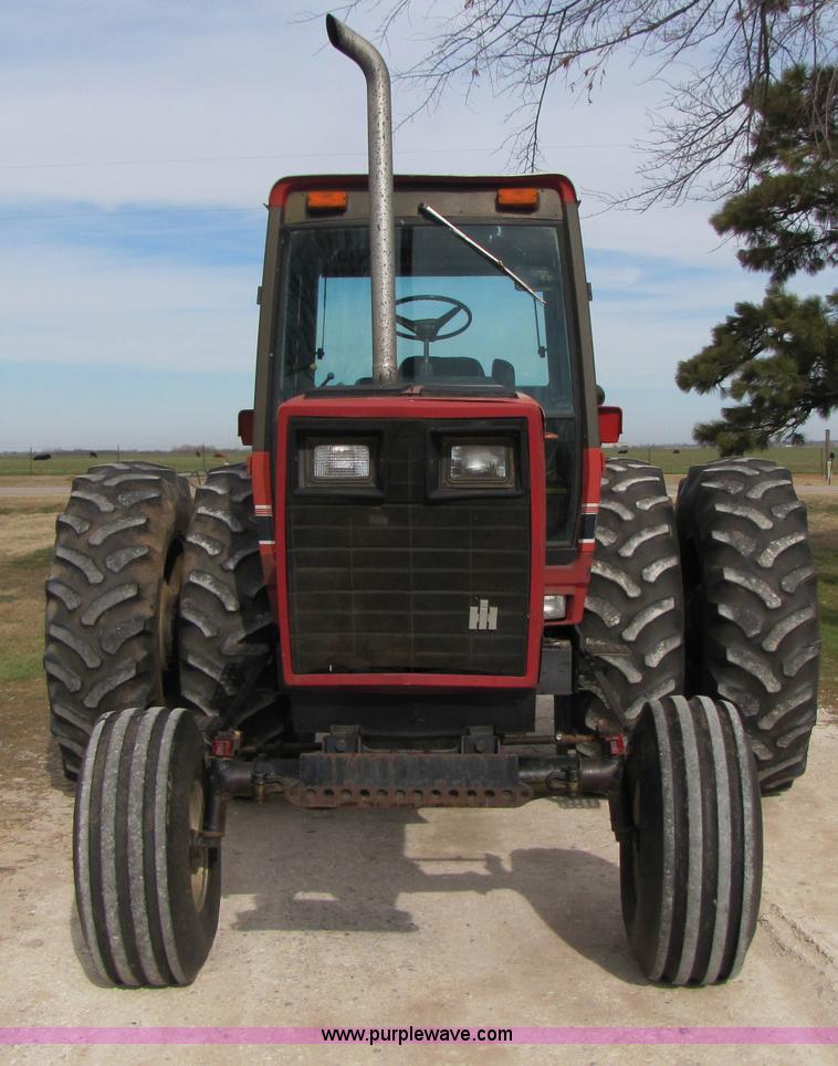 image for item B2167 1981 International Harvester 5288 tractor