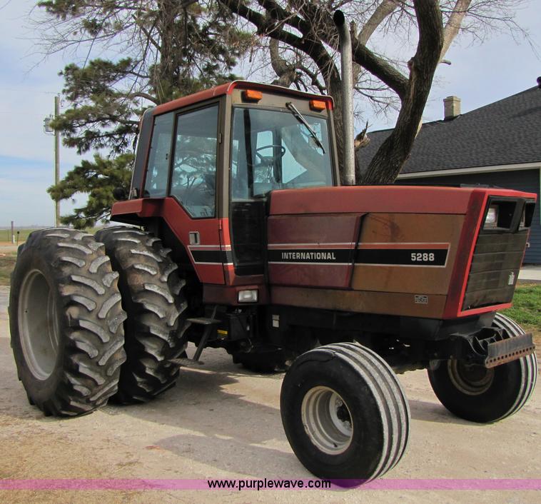 image for item B2167 1981 International Harvester 5288 tractor