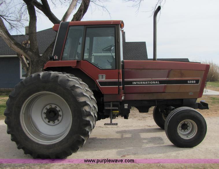 image for item B2167 1981 International Harvester 5288 tractor