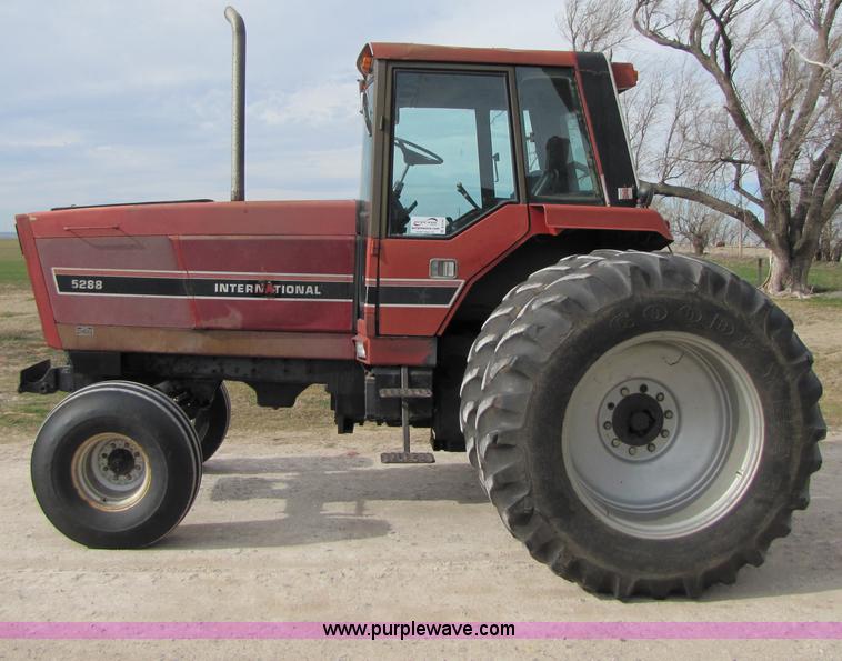 image for item B2167 1981 International Harvester 5288 tractor