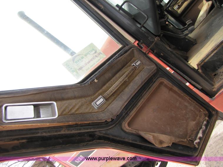 image for item B2167 1981 International Harvester 5288 tractor