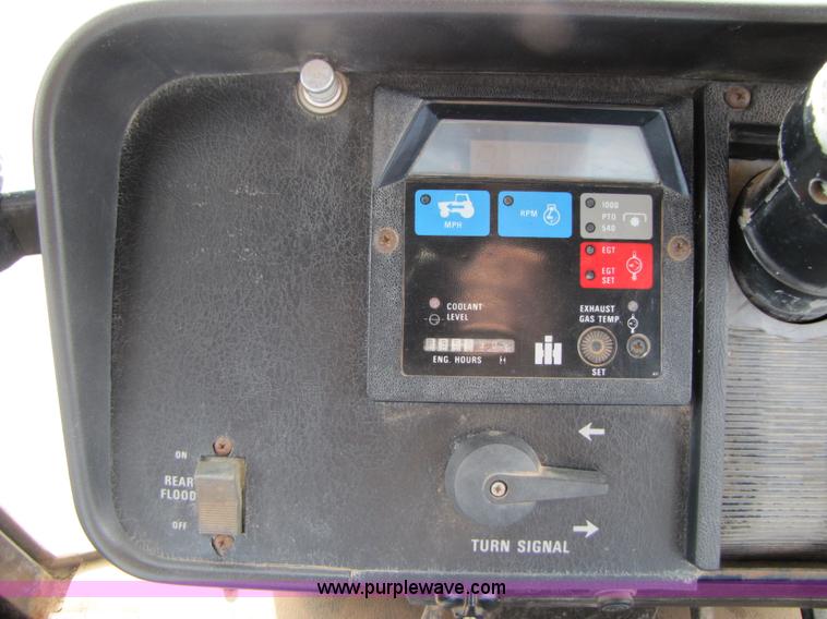 image for item B2167 1981 International Harvester 5288 tractor