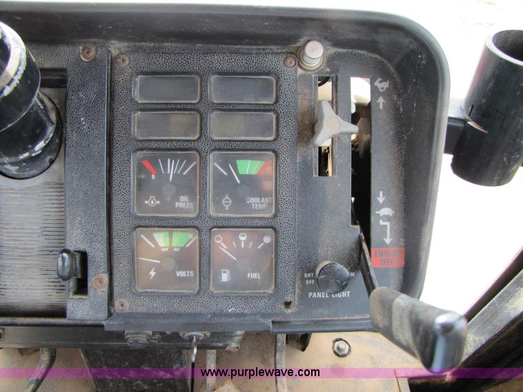 image for item B2167 1981 International Harvester 5288 tractor