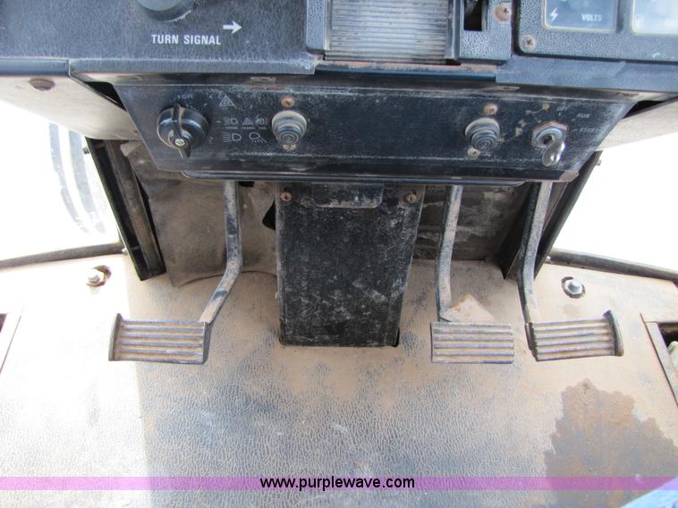 image for item B2167 1981 International Harvester 5288 tractor